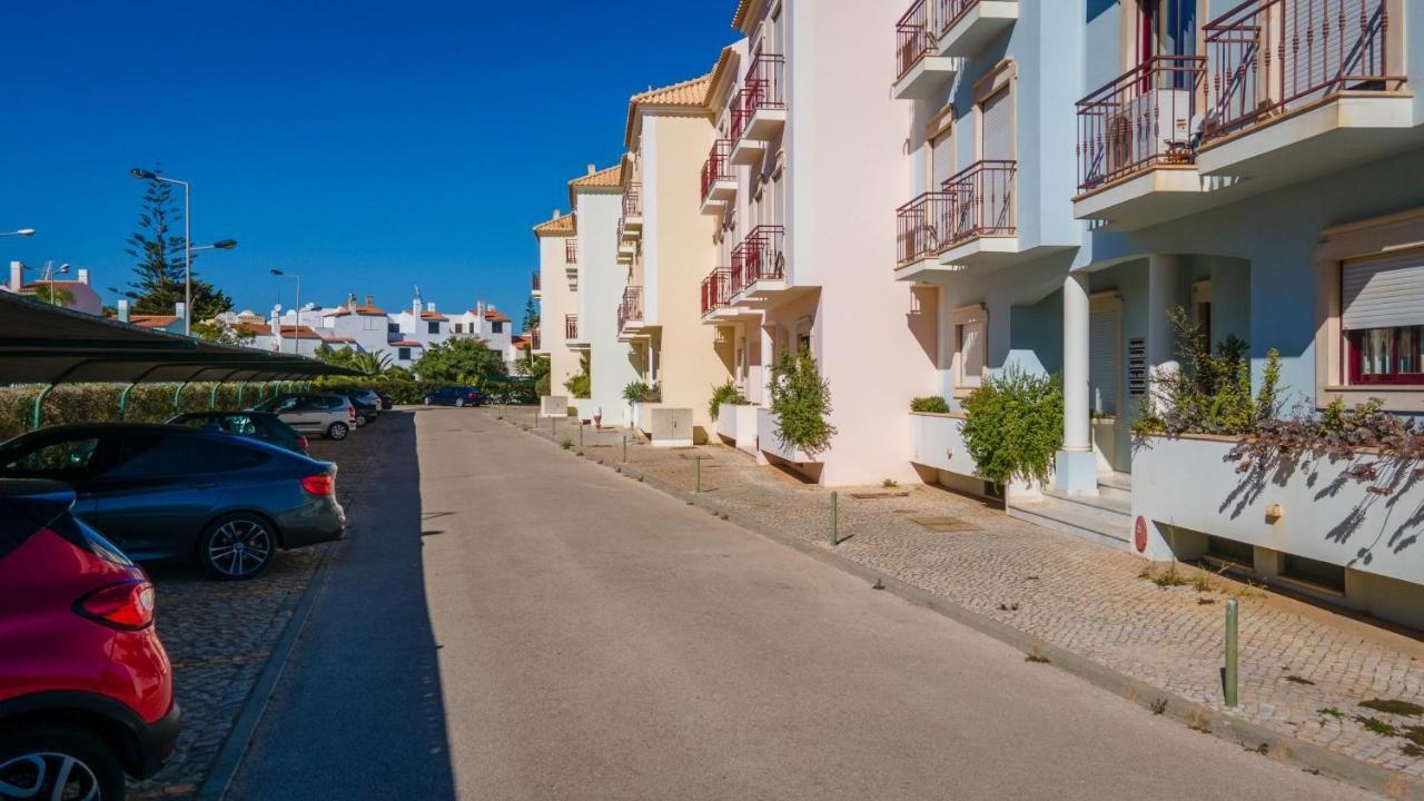 Serene Apartment W/ Balcony And Pool By Lovelystay Quarteira Exterior foto